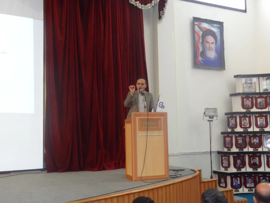 دکتر تاجیک اسمعیلی قائم مقام دانشگاه فرهنگیان کشوردر مراسم معارفه
"دانشجویان دانشگاه فرهنگیان باید با منش معلمی از این دانشگاه دانش آموخته شوند."
 4