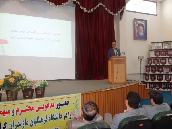 دکتر تاجیک اسمعیلی قائم مقام دانشگاه فرهنگیان کشوردر مراسم معارفه
"دانشجویان دانشگاه فرهنگیان باید با منش معلمی از این دانشگاه دانش آموخته شوند."
 5