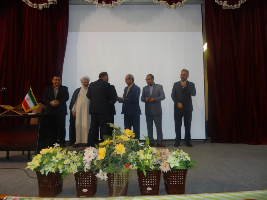 دکتر تاجیک اسمعیلی قائم مقام دانشگاه فرهنگیان کشوردر مراسم معارفه
"دانشجویان دانشگاه فرهنگیان باید با منش معلمی از این دانشگاه دانش آموخته شوند."
 7