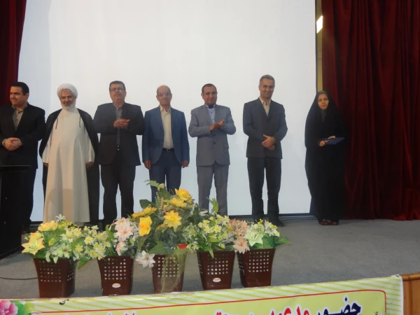 دکتر تاجیک اسمعیلی قائم مقام دانشگاه فرهنگیان کشوردر مراسم معارفه
"دانشجویان دانشگاه فرهنگیان باید با منش معلمی از این دانشگاه دانش آموخته شوند."
 8