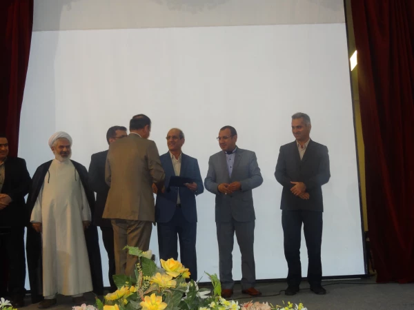 دکتر تاجیک اسمعیلی قائم مقام دانشگاه فرهنگیان کشوردر مراسم معارفه
"دانشجویان دانشگاه فرهنگیان باید با منش معلمی از این دانشگاه دانش آموخته شوند."
 9