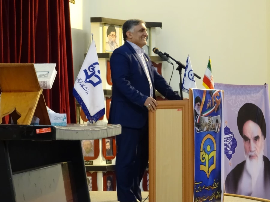 دکتر قنبری معاون دانشجویی دانشگاه فرهنگیان درمراسم روز دانشجو در پردیس دکترشریعتی ساری: 8