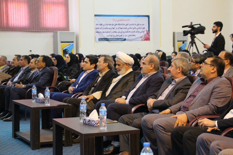 معاون  محترم وزارت آموزش و پرورش  بیان داشتند آموزش زبان انگلیسی در شکل گیری هویت جهانی مهم است 3