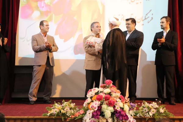 مراسم تجلیل از اساتید برتردانشگاه فرهنگیان مازندران با حضوردکتر روشندل معاون آموزشی وتحصیلات تکمیلی دانشگا ه فرهنگیان

 2