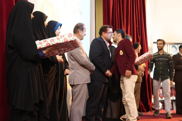 مراسم تجلیل از اساتید برتردانشگاه فرهنگیان مازندران با حضوردکتر روشندل معاون آموزشی وتحصیلات تکمیلی دانشگا ه فرهنگیان

 2