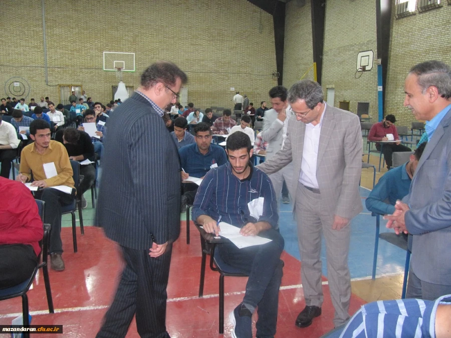 باحضور دکتر طاهری نیا معاونت پژوهشی دانشگاه فرهنگیان انجام شد:
بازدید از روند برگزاری امتحانات پایان نیم سال تحصیلی 96-97