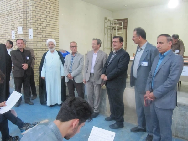 باحضور دکتر طاهری نیا معاونت پژوهشی دانشگاه فرهنگیان انجام شد:
بازدید از روند برگزاری امتحانات پایان نیم سال تحصیلی 96-97