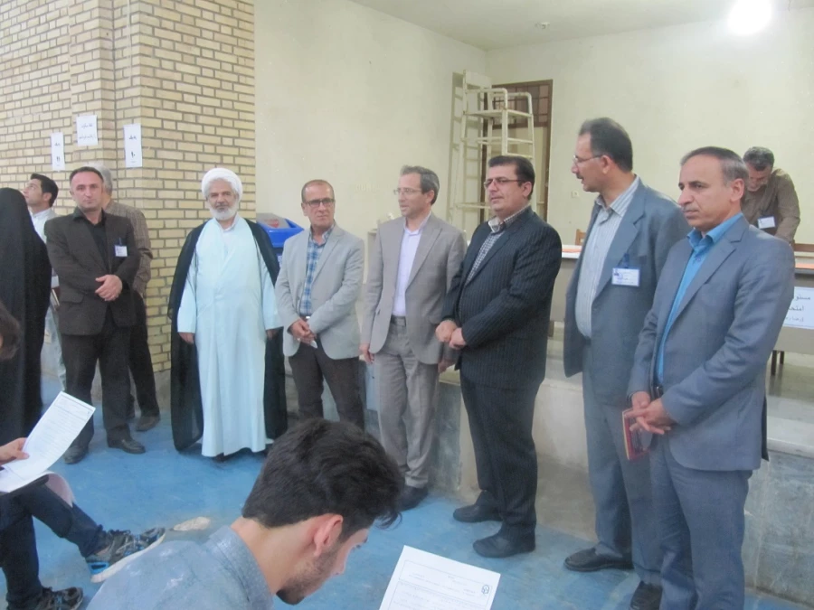 باحضور دکتر طاهری نیا معاونت پژوهشی دانشگاه فرهنگیان انجام شد:
بازدید از روند برگزاری امتحانات پایان نیم سال تحصیلی 96-97