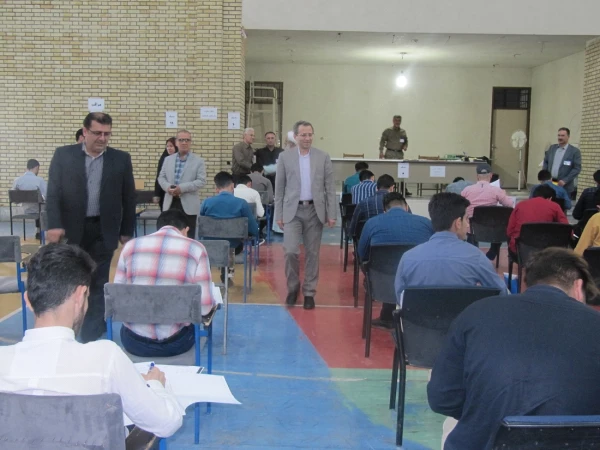 باحضور دکتر طاهری نیا معاونت پژوهشی دانشگاه فرهنگیان انجام شد:
بازدید از روند برگزاری امتحانات پایان نیم سال تحصیلی 96-97