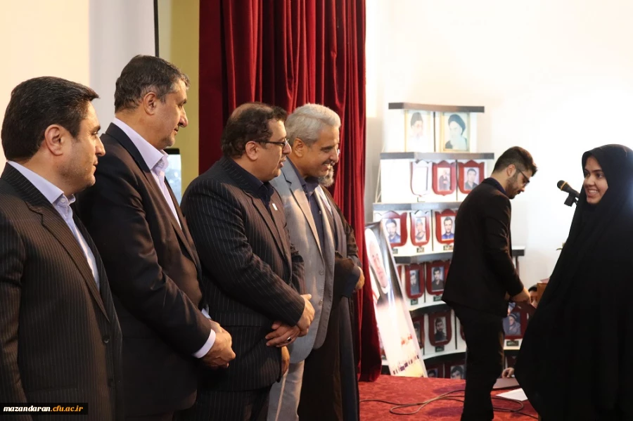 در حاشیه مراسم استقبال دانشجویان جدید الورود دانشگاه فرهنگیان مازندران:
یک رقمی و دو رقمی های دانشگاه فرهنگیان مازندران در آزمون سراسری 1397 تقدیر شدند