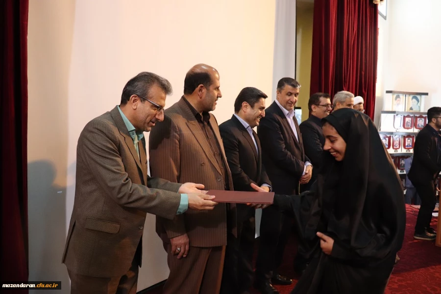 در حاشیه مراسم استقبال دانشجویان جدید الورود دانشگاه فرهنگیان مازندران:
یک رقمی و دو رقمی های دانشگاه فرهنگیان مازندران در آزمون سراسری 1397 تقدیر شدند