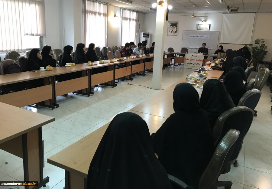 در مرکز آموزش عالی حضرت فاطمه (س) قائمشهر برگزار شد:
جلسه هیواییان و بازدید مسئولین مجله هیوا از کافه کتاب دامون