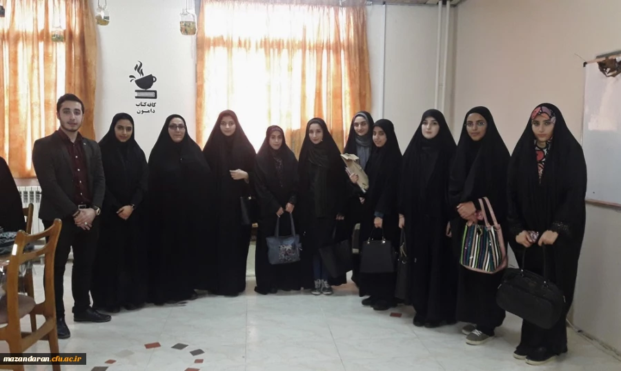 در مرکز آموزش عالی حضرت فاطمه (س) قائمشهر برگزار شد:
جلسه هیواییان و بازدید مسئولین مجله هیوا از کافه کتاب دامون