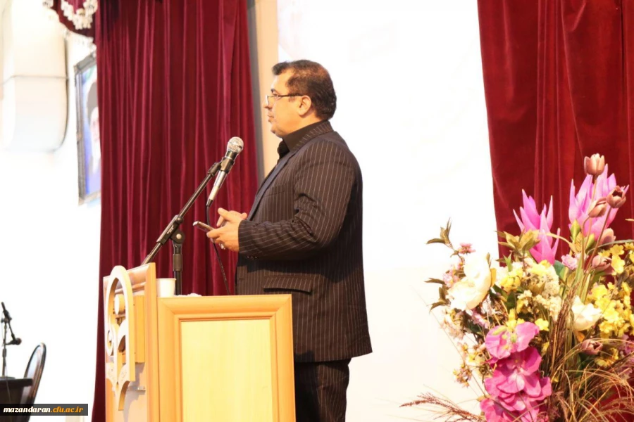 با حضور دکتر کسائیان و دیگر مسئولین استانی برگزار شد:
جشن تجلیل از فعالین نشریه چیستا