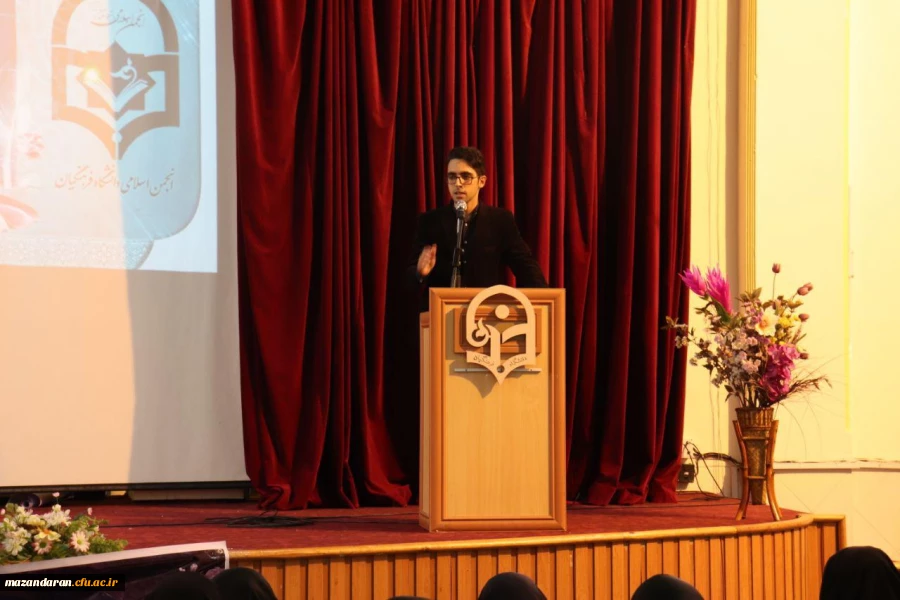 با حضور دکتر کسائیان و دیگر مسئولین استانی برگزار شد:
جشن تجلیل از فعالین نشریه چیستا