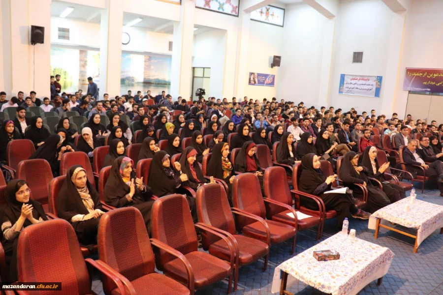 با حضور دکتر کسائیان و دیگر مسئولین استانی برگزار شد:
جشن تجلیل از فعالین نشریه چیستا