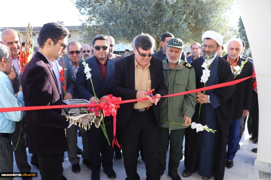 با حضور دکتر خنیفر انجام شد:
رونمایی از یادمان شهدای گمنام در دانشگاه فرهنگیان مازندران