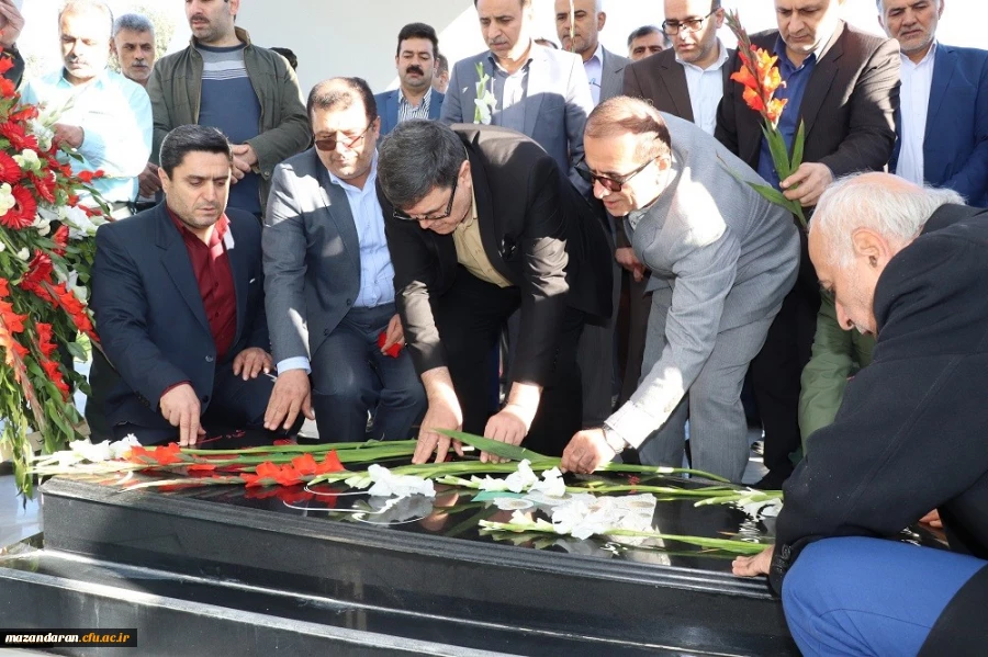 با حضور دکتر خنیفر انجام شد:
رونمایی از یادمان شهدای گمنام در دانشگاه فرهنگیان مازندران