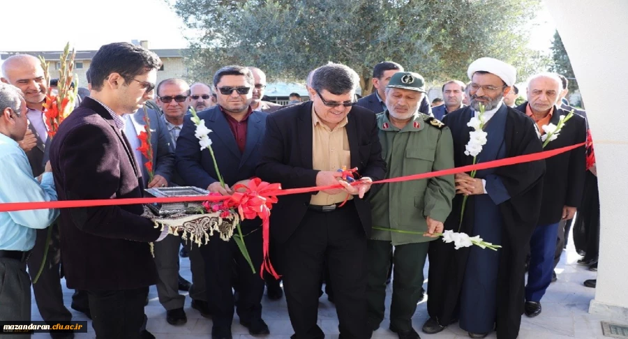 با حضور دکتر خنیفر انجام شد:
رونمایی از یادمان شهدای گمنام در دانشگاه فرهنگیان مازندران