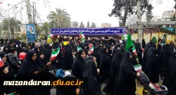 دانشجو معلمان دانشگاه فرهنگیان مازندران در غرفه این دانشگاه در مسیر راهپیمایی ۲۲ بهمن عشق به وطن، پرچم و آرمان ها را تدریس کردند.