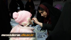 دانشجو معلمان دانشگاه فرهنگیان مازندران در غرفه این دانشگاه در مسیر راهپیمایی ۲۲ بهمن عشق به وطن، پرچم و آرمان ها را تدریس کردند.