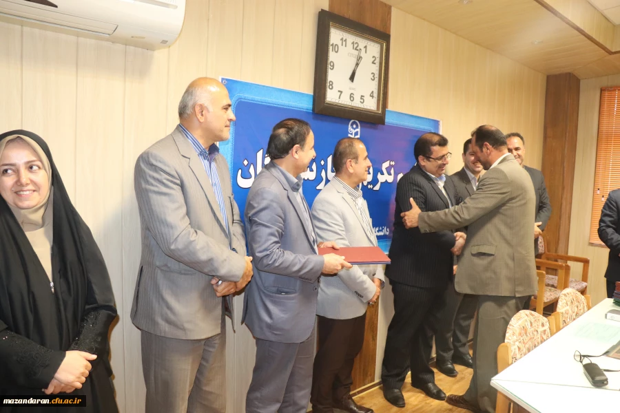 دکتر کسائیان در مراسم تجلیل از بازنشستگان دانشگاه فرهنگیان مازندران:
بازنشستگان ذخیره و گنجینه های ذی قیمت دانشگاه هستند. بر ماست که را برخورداری دانشگاه از این ذخیره های ارزشمند را باز نگه داریم.