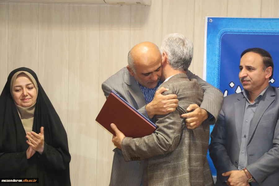 دکتر کسائیان در مراسم تجلیل از بازنشستگان دانشگاه فرهنگیان مازندران:
بازنشستگان ذخیره و گنجینه های ذی قیمت دانشگاه هستند. بر ماست که را برخورداری دانشگاه از این ذخیره های ارزشمند را باز نگه داریم.