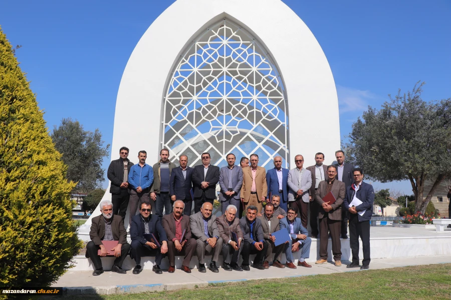 دکتر کسائیان در مراسم تجلیل از بازنشستگان دانشگاه فرهنگیان مازندران:
بازنشستگان ذخیره و گنجینه های ذی قیمت دانشگاه هستند. بر ماست که را برخورداری دانشگاه از این ذخیره های ارزشمند را باز نگه داریم.