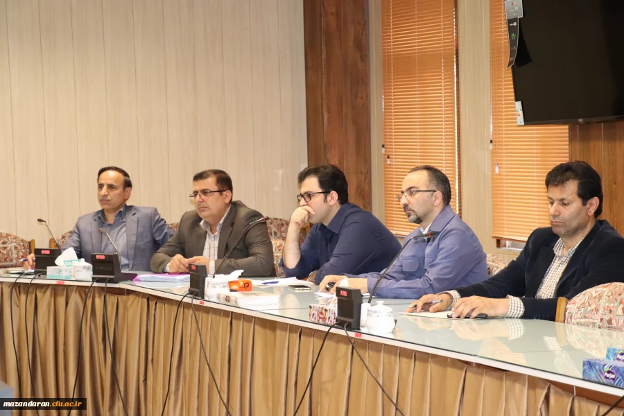 جلسه سرپرست دانشگاه فرهنگیان مازندران با اساتید گروه زبان انگلیسی