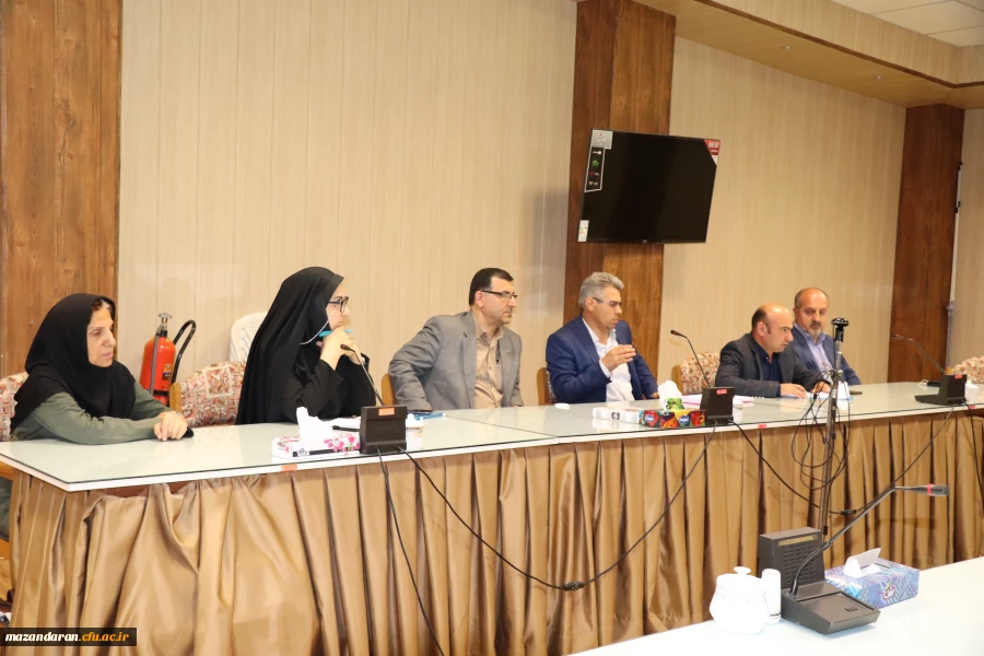 جلسه سرپرست دانشگاه فرهنگیان مازندران با اساتید گروه زبان انگلیسی