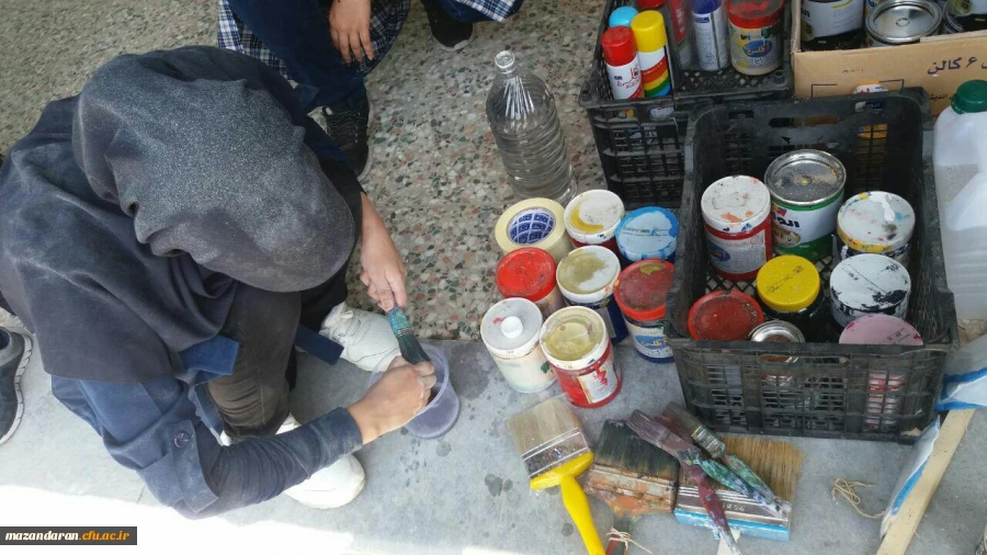 لبخند رضایت دانش آموزان از حضور جهادگران مرکز حضرت فاطمه (س) قائمشهر درمدرسه زمردیان