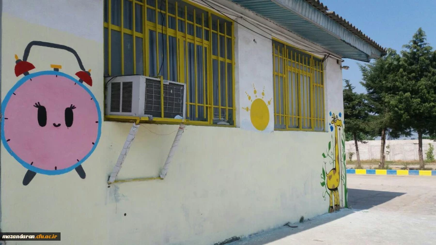 لبخند رضایت دانش آموزان از حضور جهادگران مرکز حضرت فاطمه (س) قائمشهر درمدرسه زمردیان