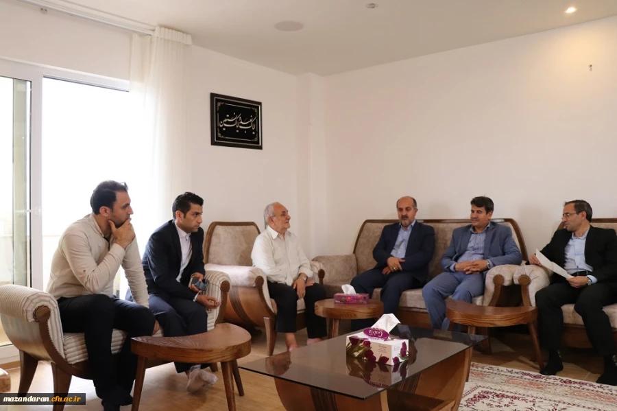 دیدار دکتر طاهری نیا با خانواده  شهید سید حمید هاشمی