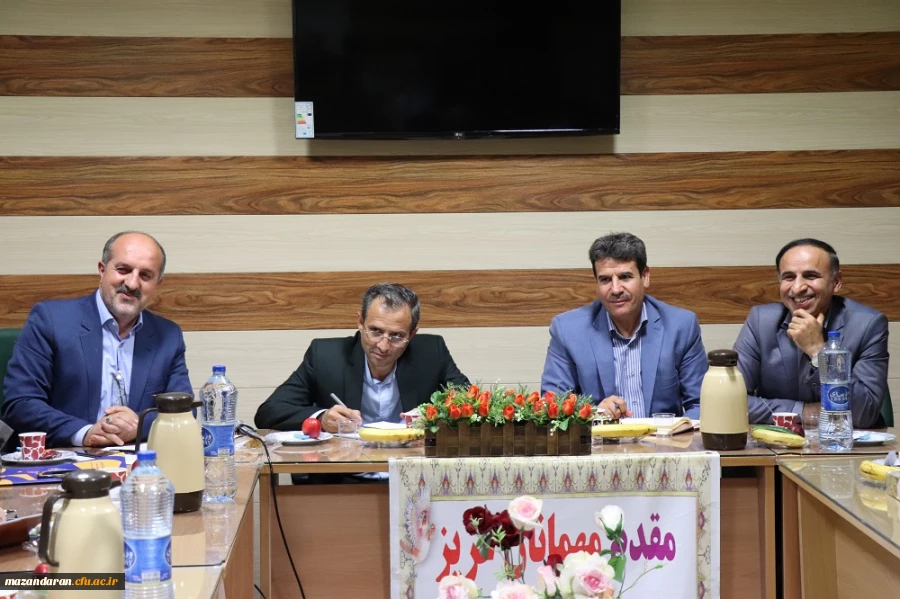 اعضای هیئت علمی دانشگاه فرهنگیان مازندران با معاون پژوهش و فناوری دانشگاه دیدار کردند.