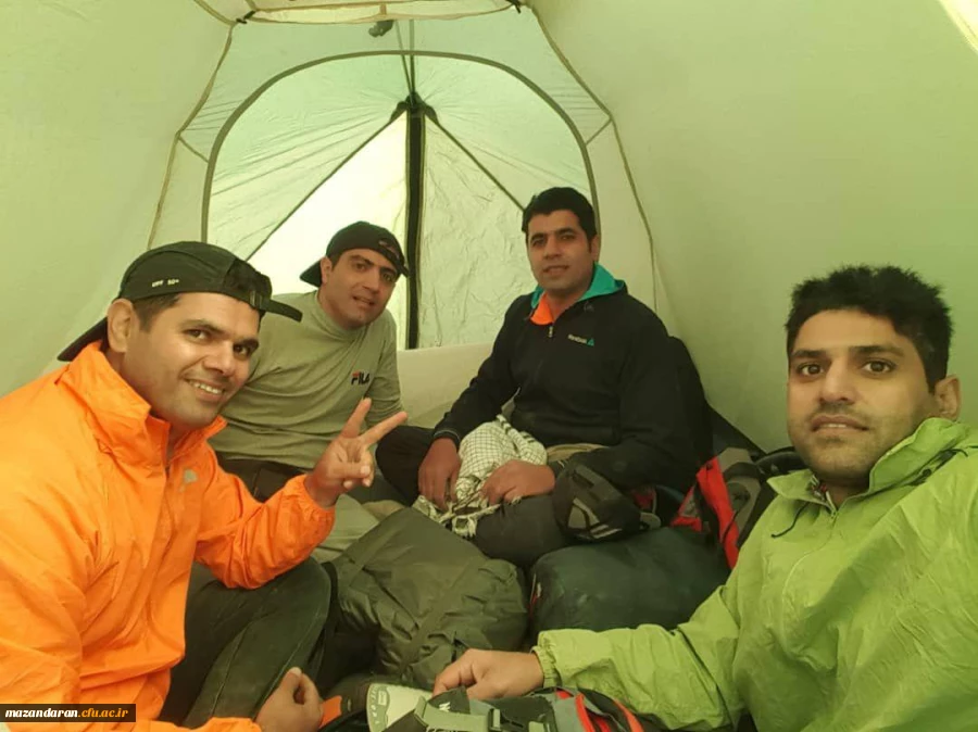 اهتزاز پرچم دانشگاه فرهنگیان
بر فراز قله دماوند توسط همکار محترم دکتر محمدجانپور