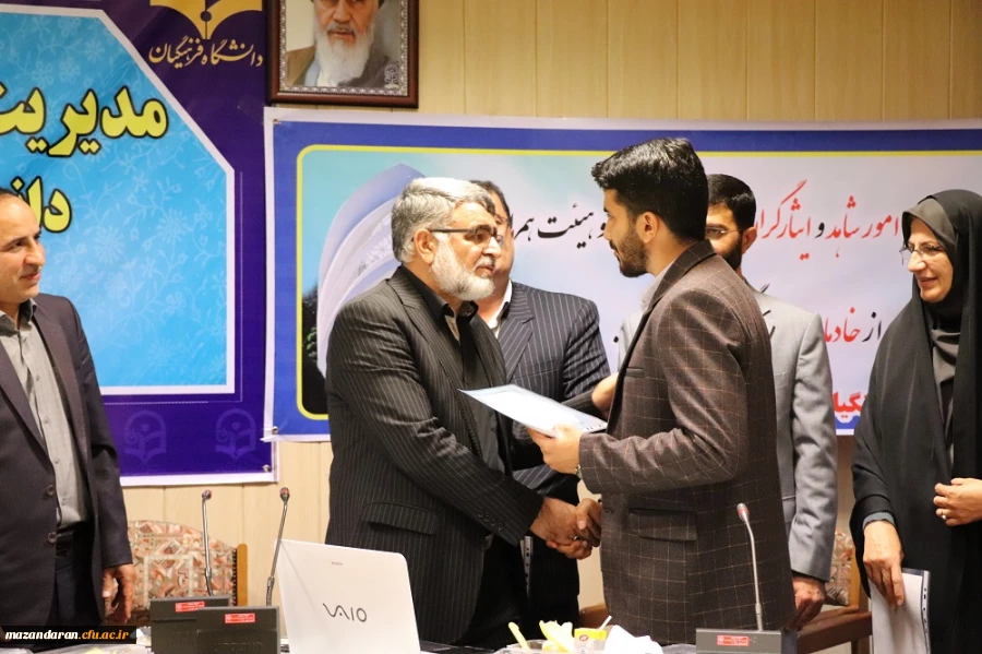 تجلیل از خادمین شهدای گمنام