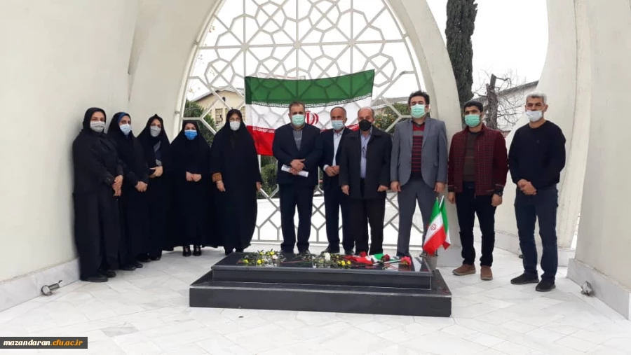 غبار روبی و عطرافشانی مزار پاک شهید گمنام 2