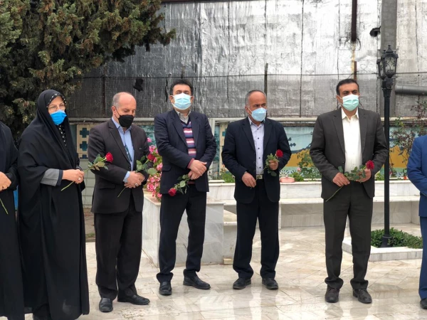 حضور مدیر کل نوسازی مدارس استان مازندران به مناسبت روز شهدا بر مزار شهید خوشنام پردیس فاطمه الزهرا(س) ساری 2