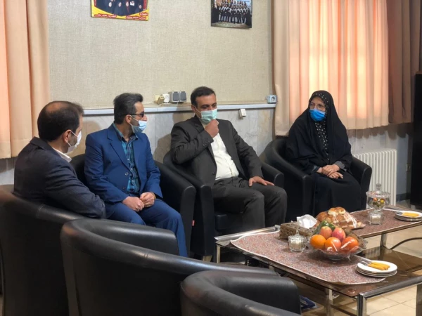 حضور مدیر کل نوسازی مدارس استان مازندران به مناسبت روز شهدا بر مزار شهید خوشنام پردیس فاطمه الزهرا(س) ساری 2