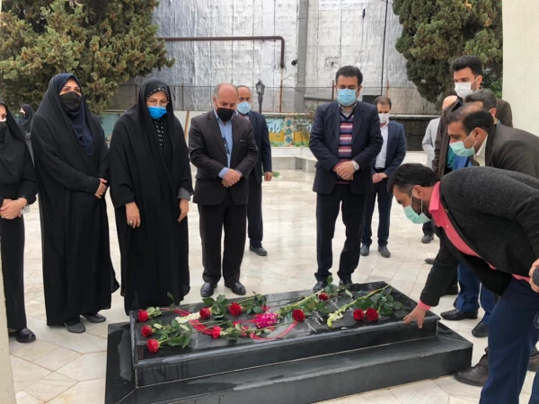 حضور مدیر کل نوسازی مدارس استان مازندران به مناسبت روز شهدا بر مزار شهید خوشنام پردیس فاطمه الزهرا(س) ساری 3