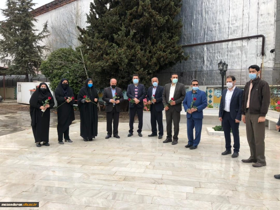 حضور مدیر کل نوسازی مدارس استان مازندران به مناسبت روز شهدا بر مزار شهید خوشنام پردیس فاطمه الزهرا(س) ساری 4