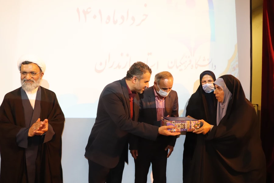 بزرگرداشت دهه سرآمدی هفته آموزش و تجلیل از استادان نمونه وکارشناسان برتر آموزش پردیس ها ومراکز تابعه دانشگاه فرهنگیان مازندران 6