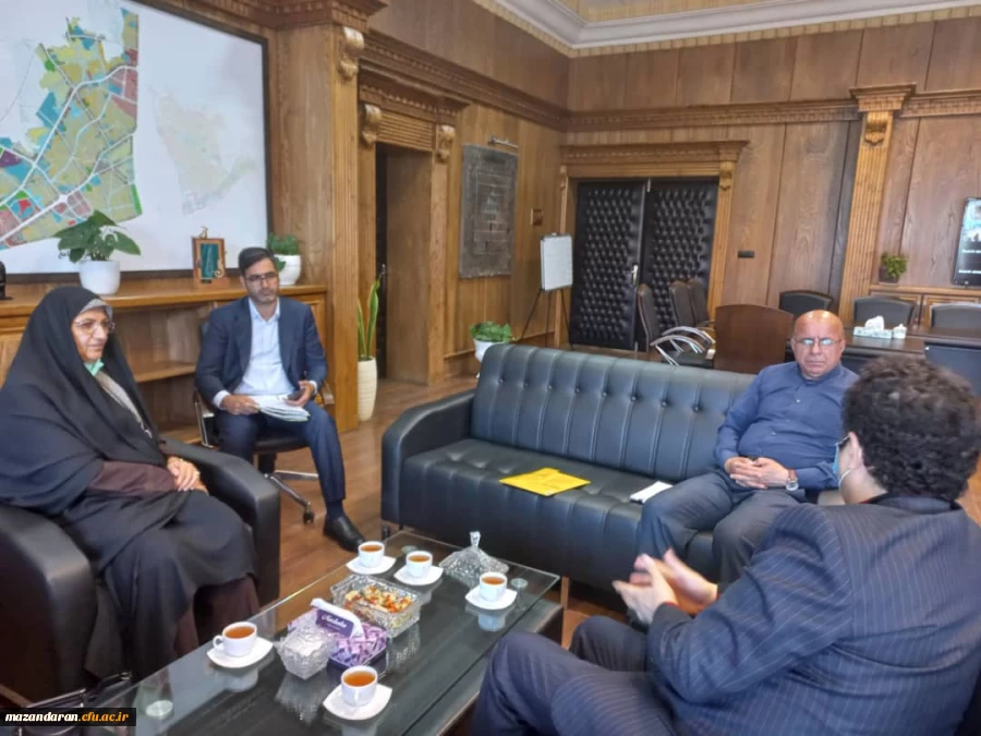 دیدار سرپرست پردیس فاطمه الزهرا(س) با شهردار منطقه دو ساری  2