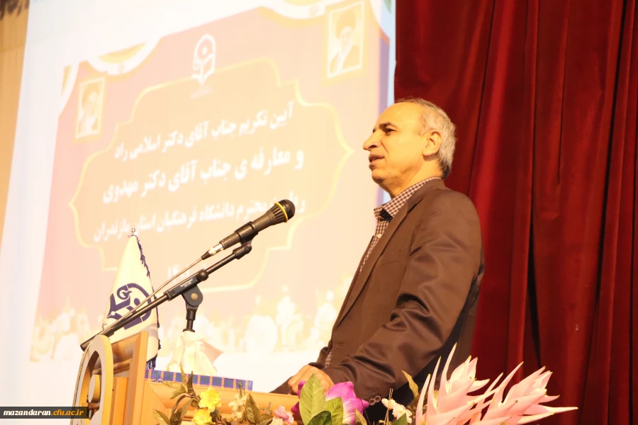 بزرگترین پشتوانه دانشگاه فرهنگیان ولی فقیه است. 11