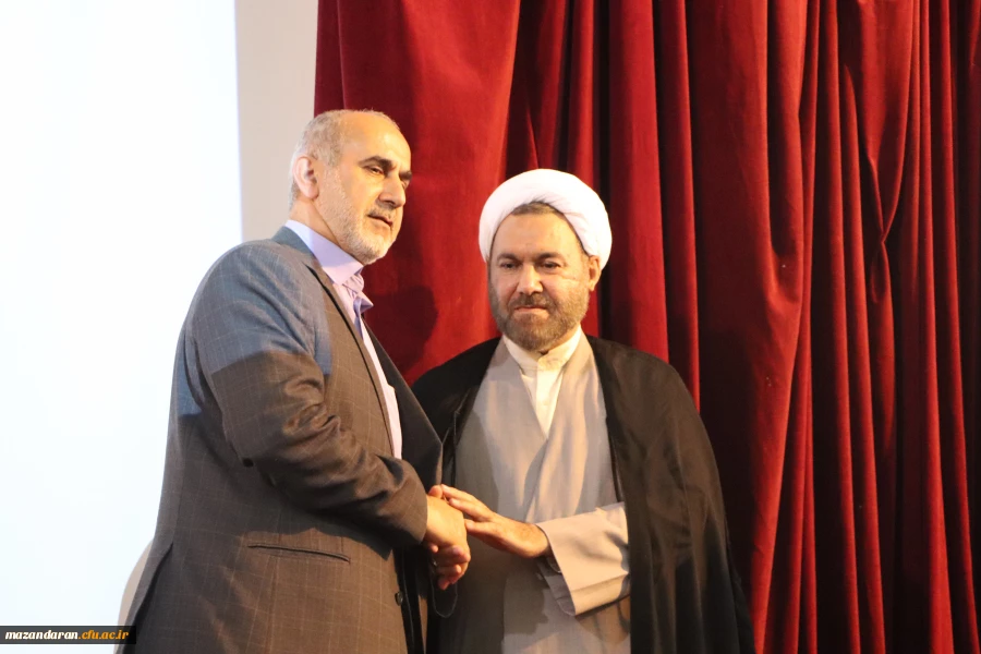 بزرگترین پشتوانه دانشگاه فرهنگیان ولی فقیه است. 15