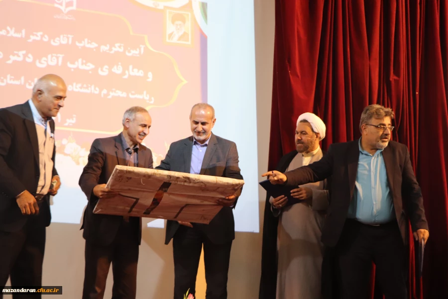 بزرگترین پشتوانه دانشگاه فرهنگیان ولی فقیه است. 17