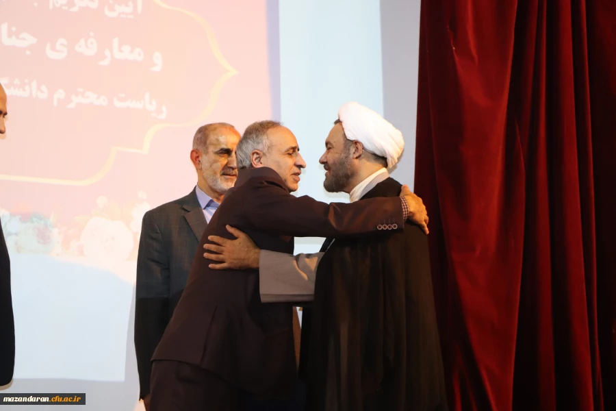 بزرگترین پشتوانه دانشگاه فرهنگیان ولی فقیه است. 20