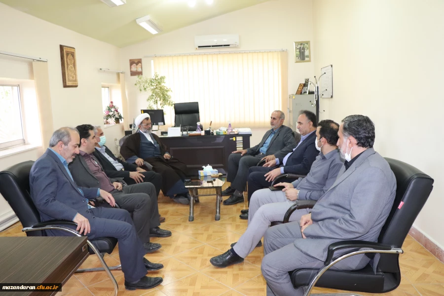 دومین جلسه رئیس دانشگاه فرهنگیان مازندران  بادانشجویان ،استادان وکارکنان مرکزشهید مطهری نوشهر 7