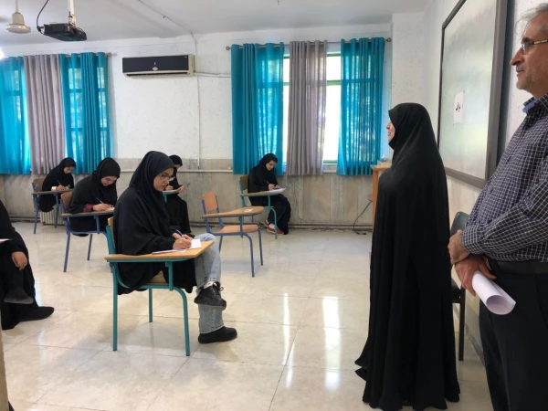 بازدید سرپرست پردیس فاطمه الزهرا(س) از برگزاری امتحانات پایان ترم تابستان 2