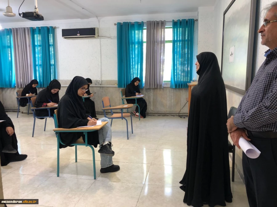 بازدید سرپرست پردیس فاطمه الزهرا(س) از برگزاری امتحانات پایان ترم تابستان 2